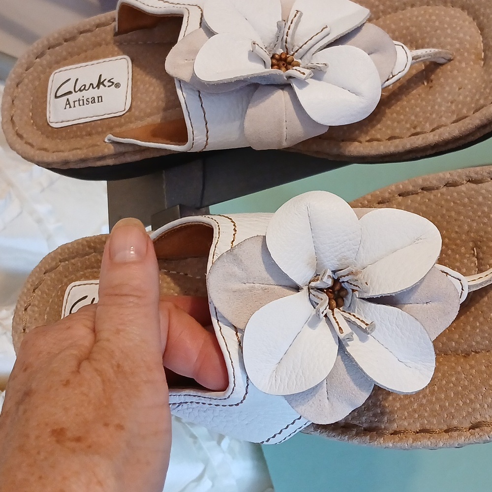 White Leather Clarks Artisan Sandals 8 And 1/2 - Picture 2 of 10
